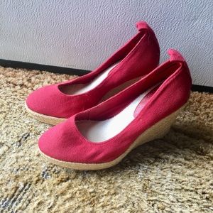 Gianni Bini red wedge sandals 👡